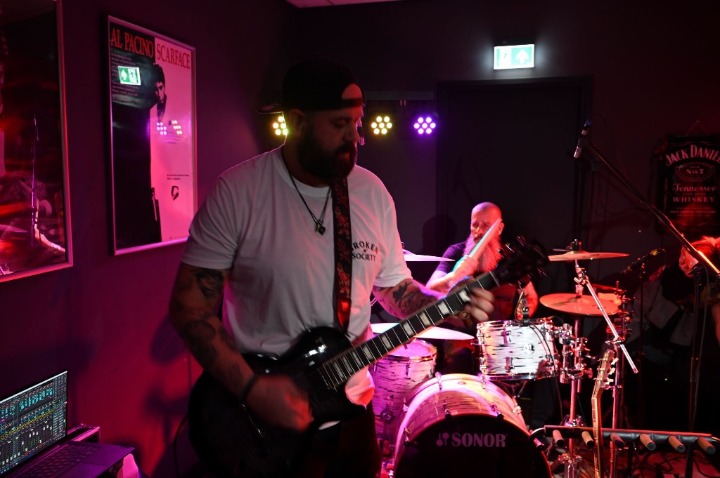 ../Images/10 jaar Ro's Barbershop 303.jpg